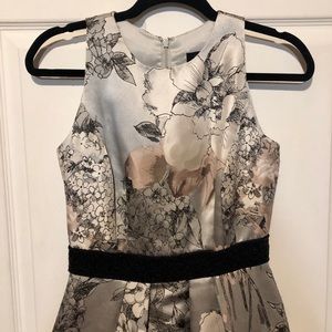 CARMEN MARC VALVO Size 2 Gray/Blush Gown